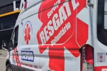 Acidente mobiliza socorristas após veículo atingir estabelecimento em João Monlevade