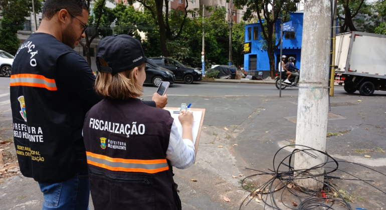 Decreto prevê multa de até R$ 24 mil por fios soltos e irregulares em BH