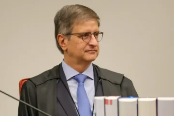 Gonet resiste à tentativa de Gilmar Mendes em enquadrar Zema