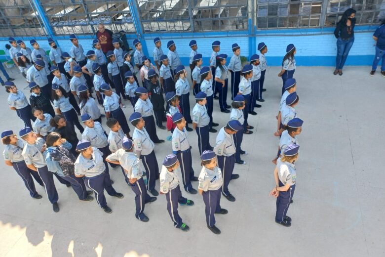 Governo envia projeto para criar escolas cívico-militares em Minas