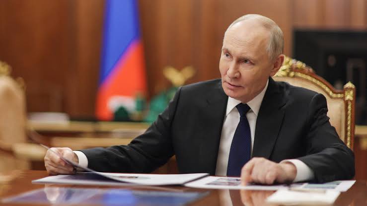 Vladimir Putin anuncia cessar fogo de 24 horas na Ucrânia para o Dia da Vitória