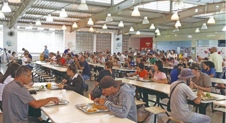 Restaurante Popular do Centro amplia horário para atender população em situação de rua