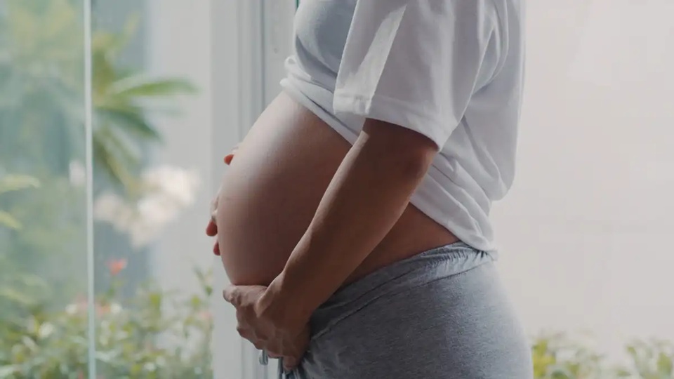 Ser mãe no Brasil: direitos avançaram, mas a realidade ainda pesa sobre elas