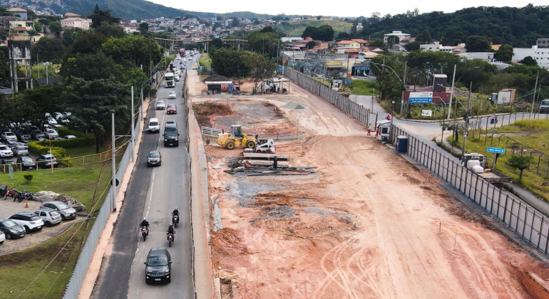 Trecho da Cristiano Machado volta a ter duas faixas durante obra da trincheira