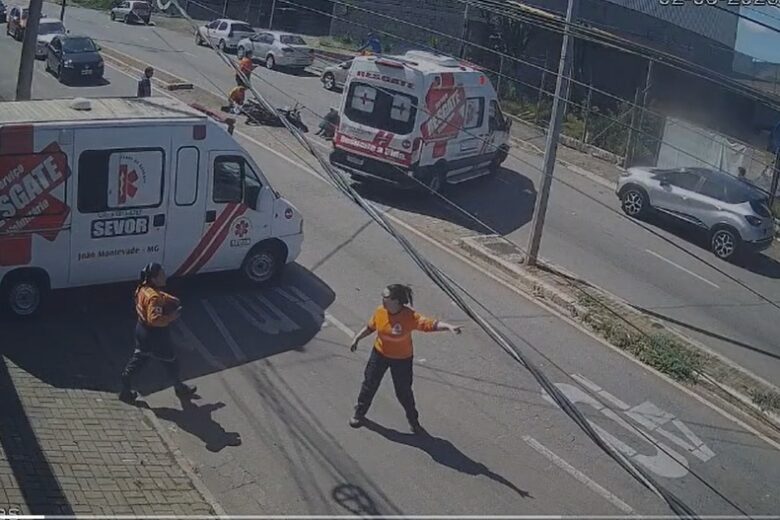 Colisão entre motocicletas deixa dois feridos em frente à sede do Sevor em João Monlevade