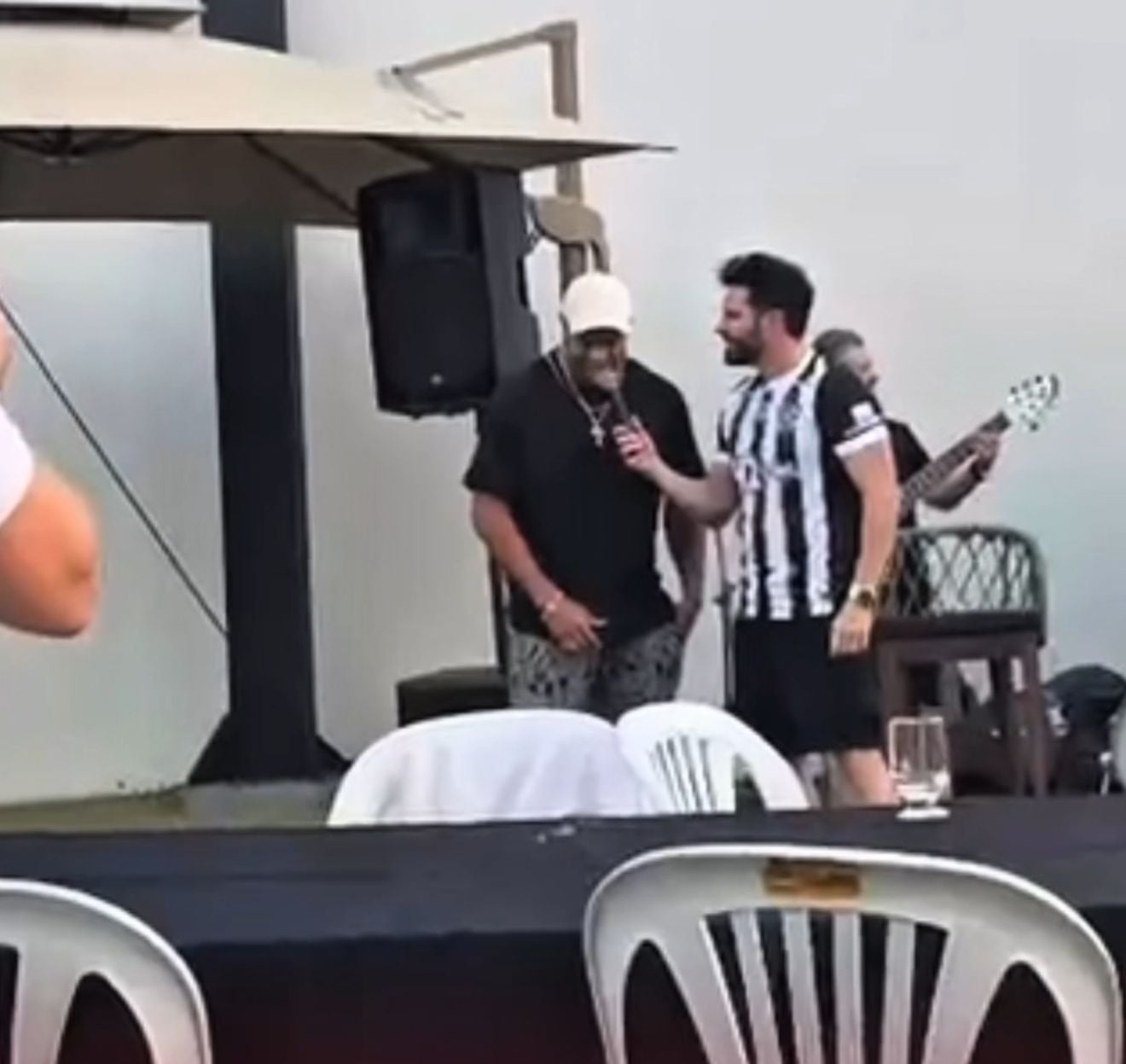 Bons de bola e de canto: jogadores soltam a voz em festa de despedida de Hulk após saída do clube