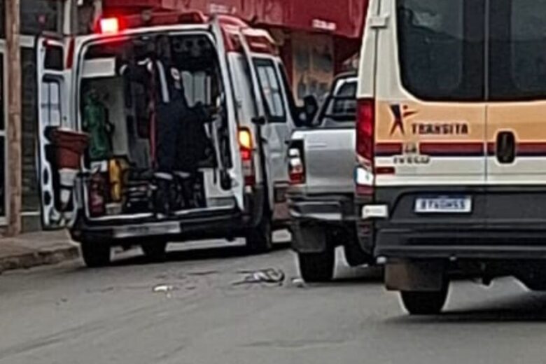 Itabira: colisão entre moto e caminhonete deixa uma pessoa ferida no bairro João XXIII