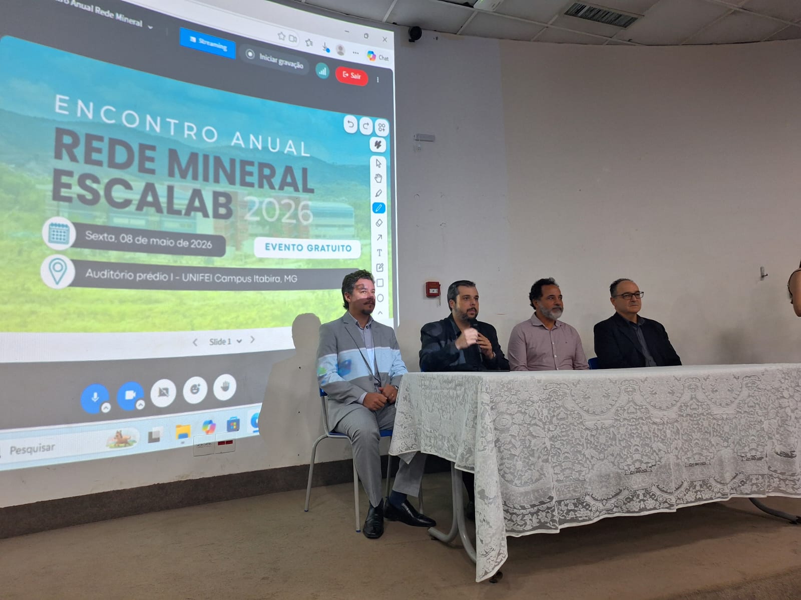Encontro da ESCALB na Unifei debate tecnologias para reaproveitamento de rejeitos e futuro econômico de Itabira