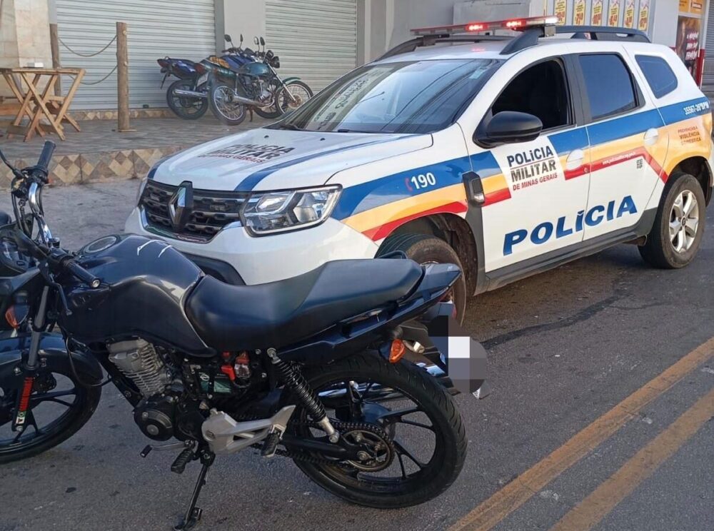 Jovem é detido por direção perigosa e por pilotar motocicleta sem habilitação em Itabira