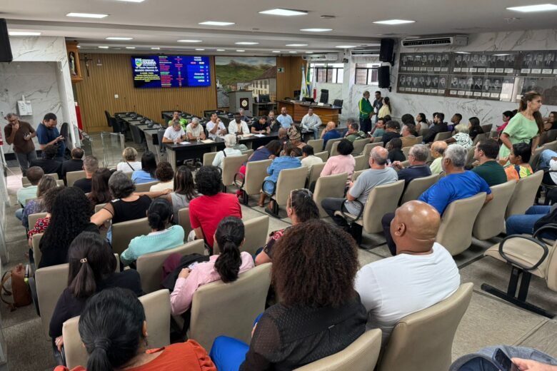 Entre aplausos e críticas, moradores e Câmara discutem projeto que pretende construir 80 casas populares em Itabira