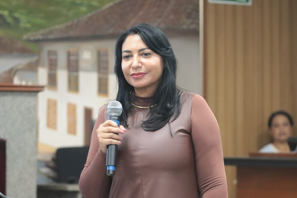 Dulce Citi declara apoio ao orçamento impositivo durante prestação de contas na Câmara de Itabira