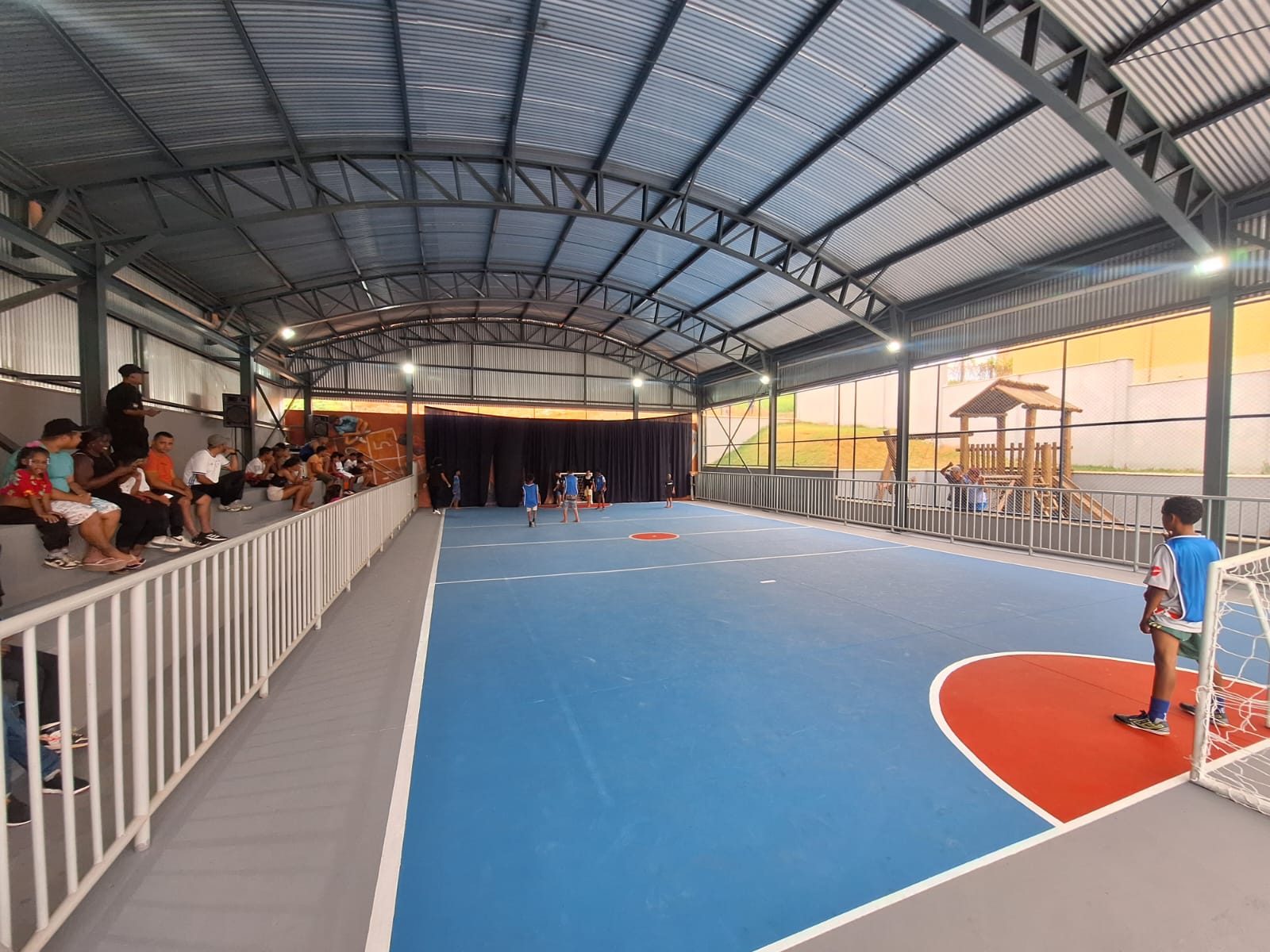 “A punição precisa ser exemplar”, diz Marco Antônio Lage durante inauguração da Quadra Guilherme Gabriel no Santa Marta