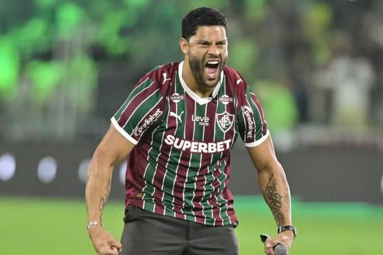 Explosão no Maracanã: Hulk é recebido como estrela e incendeia torcida do Fluminense