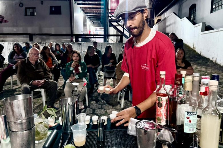 Oficina de drinks une aprendizado e tradição no Festival da Cultura Tropeira em Ipoema; confira