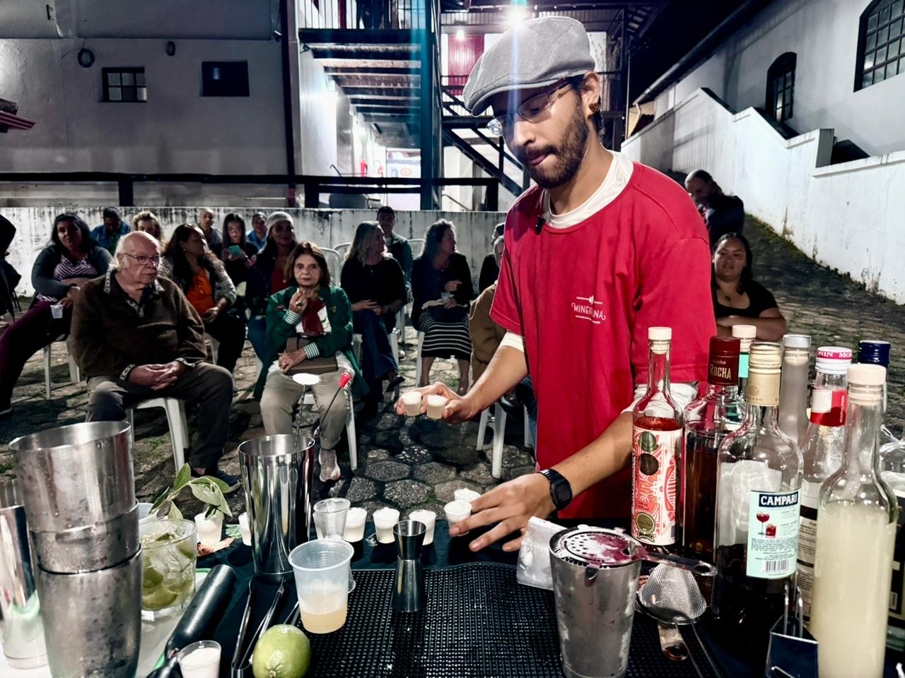 Oficina de drinks une aprendizado e tradição no Festival da Cultura Tropeira em Ipoema; confira