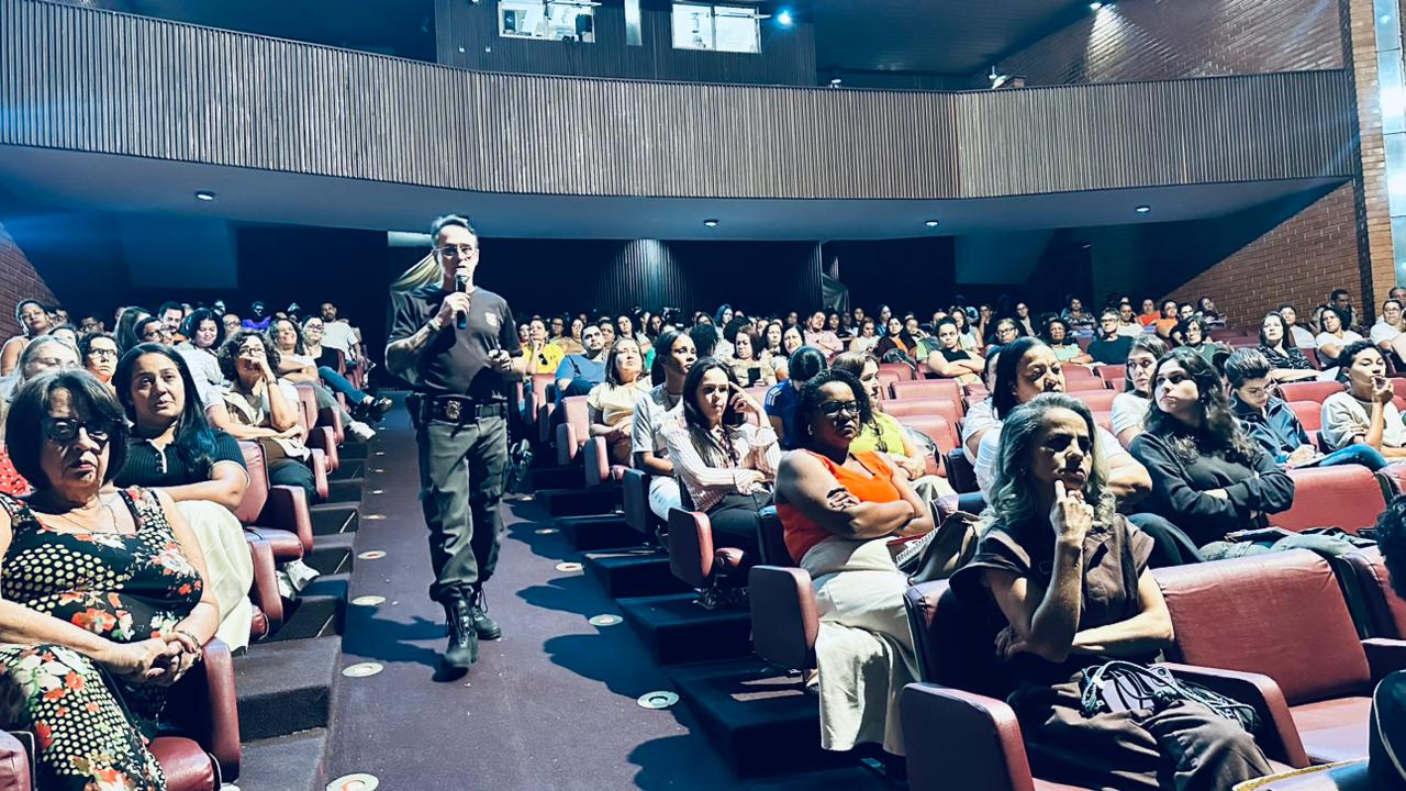 Seminário do Maio Laranja em Itabira reflete violência sexual no ambiente virtual e reforça rede de proteção a crianças e adolescentes