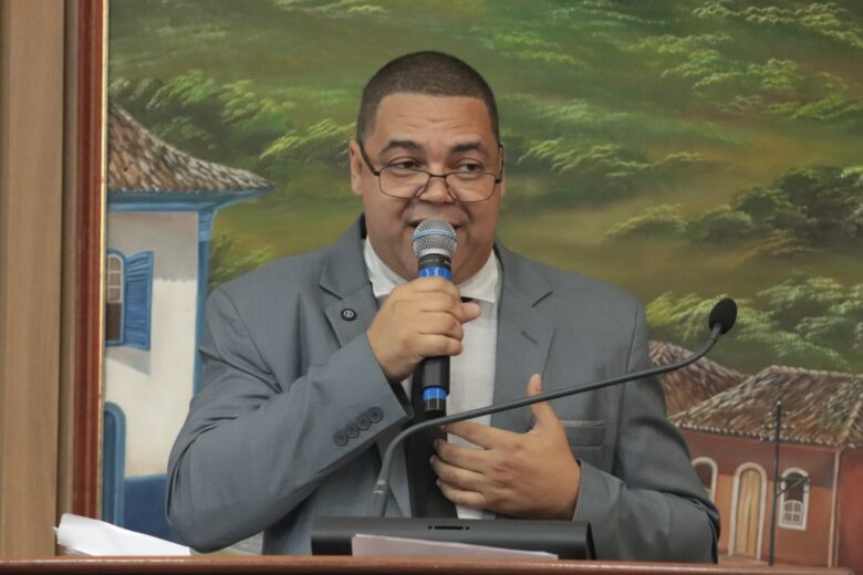 Alvo de investigação, Luiz Carlos dispara contra colegas da Câmara de Itabira