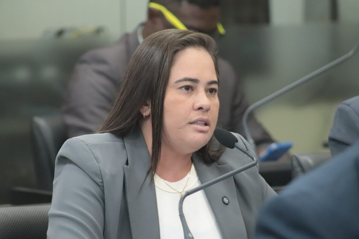 Jordana Madeira diz que vereadores gastam energia em “pautas irrelevantes” e esquecem dos problemas de Itabira