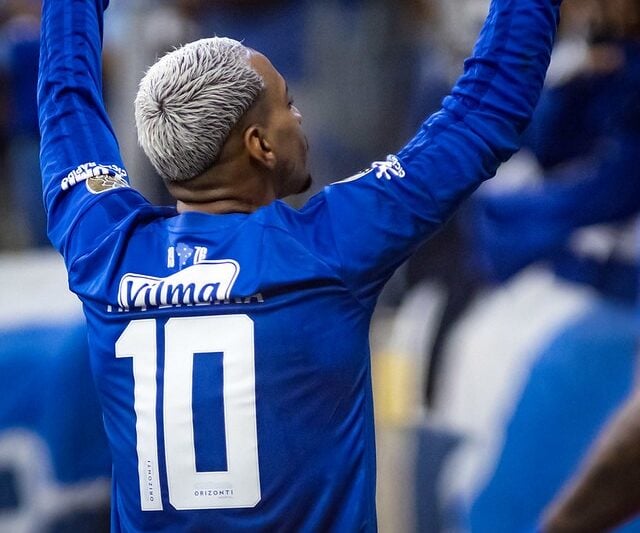 Em noite mágica, Matheus Pereira honra a histórica camisa 10 do Cruzeiro