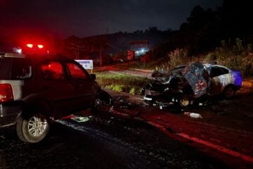 Duas pessoas morrem após colisão entre dois veículos na BR-262, em João Monlevade