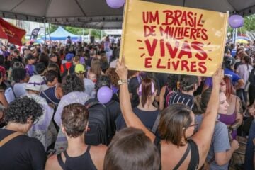 Órfãos de vítimas de feminicídio terão direito a pensão do INSS