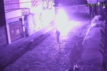Carro é incendiado na madrugada no bairro Salgado Filho, em Belo Horizonte