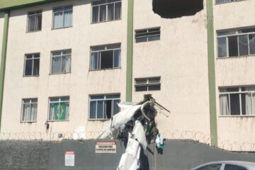Prédio atingido por avião no bairro Silveira segue isolado