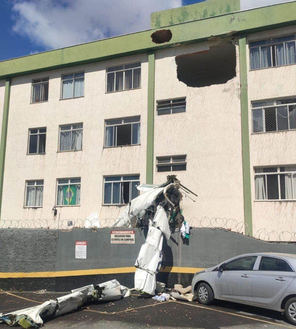 Prédio atingido por avião no bairro Silveira segue isolado
