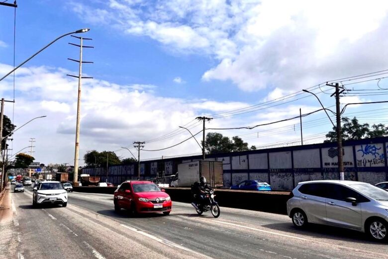BR-381 terá interdições parciais em Contagem durante retirada de postes
