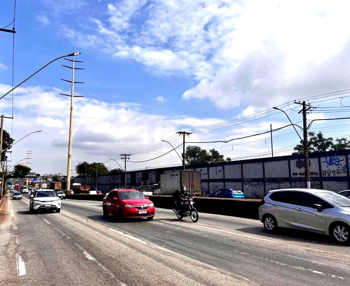 BR-381 terá interdições parciais em Contagem durante retirada de postes