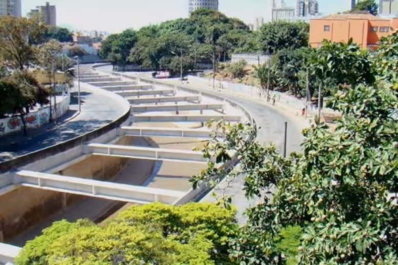 Corpo de homem é encontrado no rio Arrudas, em BH