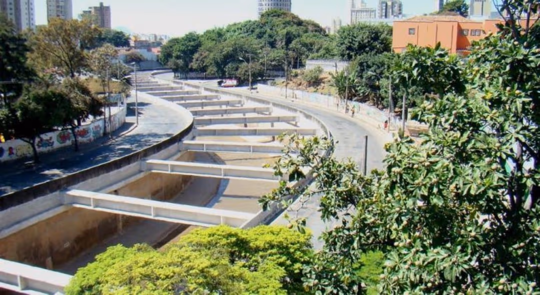 Corpo de homem é encontrado no rio Arrudas, em BH