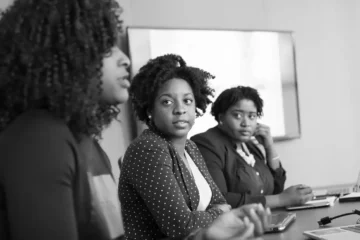 Desemprego entre mulheres negras jovens chega a 24,7%, aponta estudo