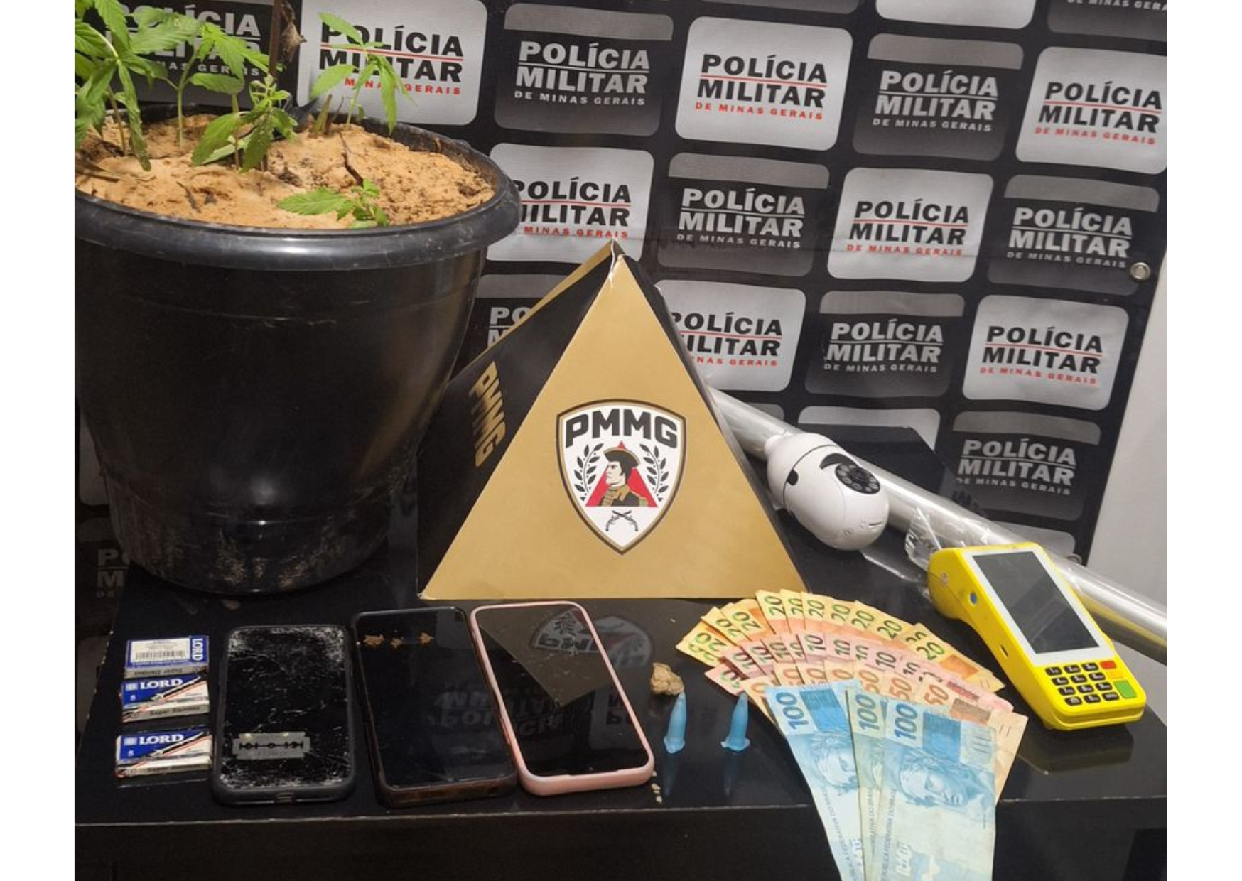 Santa Bárbara: operação da PM prende dois suspeitos por tráfico de drogas e apreende entorpecentes em imóvel monitorado