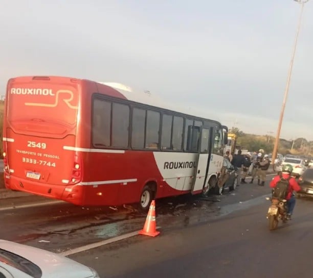 Engavetamento no Anel Rodoviário causa lentidão na altura da Pedro II