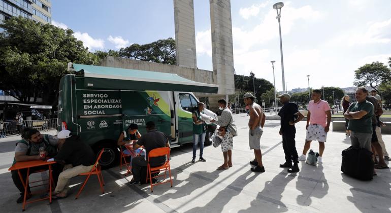 Frio aumenta riscos para pessoas em situação de rua em Belo Horizonte