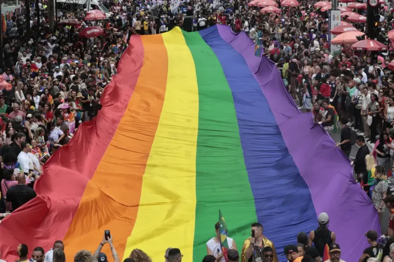 Parada LGBT de São Paulo chega aos 30 anos com menos patrocínio e pressão política