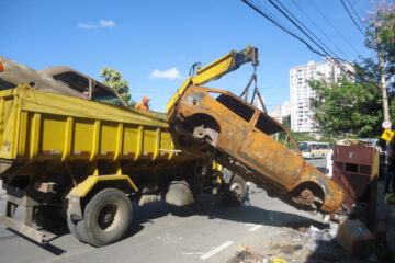 Projeto prevê retirada e reciclagem de carros abandonados nas ruas de BH