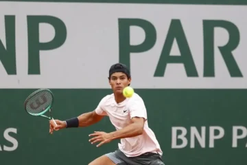 Roland Garros: Luis Guto Miguel bate compatriota e vai à final juvenil