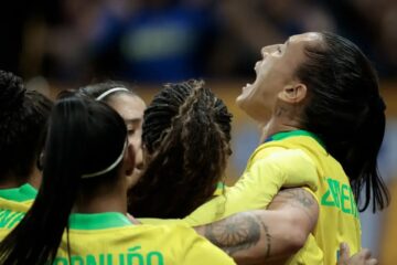 Em virada relâmpago, seleção brasileira feminina vence Estados Unidos