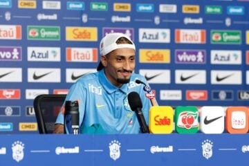 Raphinha elogia Ancelotti e busca evolução na Seleção Brasileira: “sei que posso fazer muito mais”