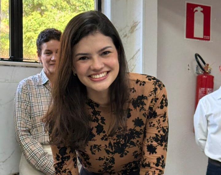 Luciana Duarte toma posse como procuradora da Câmara de Itabira e se torna a primeira mulher concursada no cargo