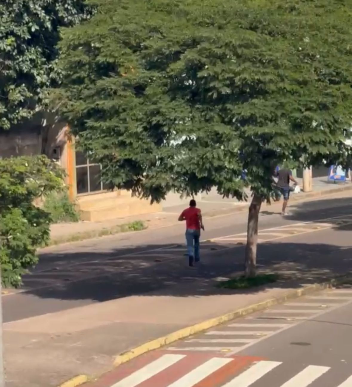 Polícia Civil prende suspeito de furto após investigação; diligência na Avenida Mauro Ribeiro chamou atenção de moradores