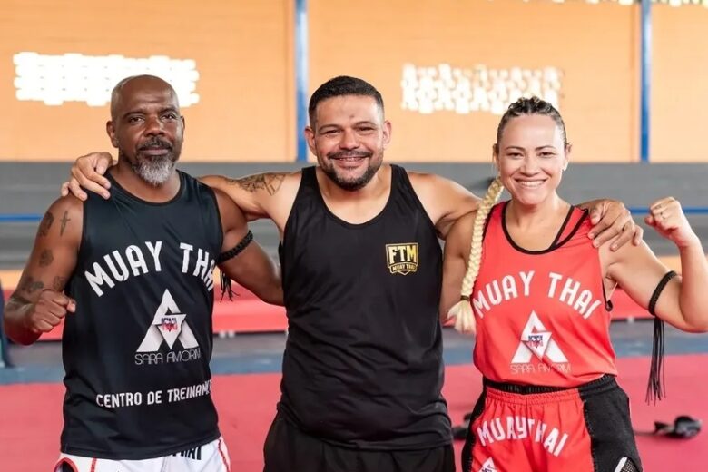 Atletas do muay thai Centro de Treinamento Sara Amorim passam por avaliação de graduação em Itabira