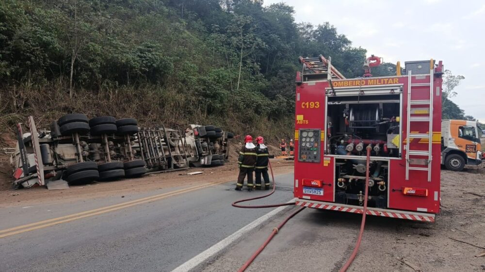 Após cerca de 26 horas de interdição total, BR-381 tem trânsito liberado em “sistema pare e siga” em Belo Oriente