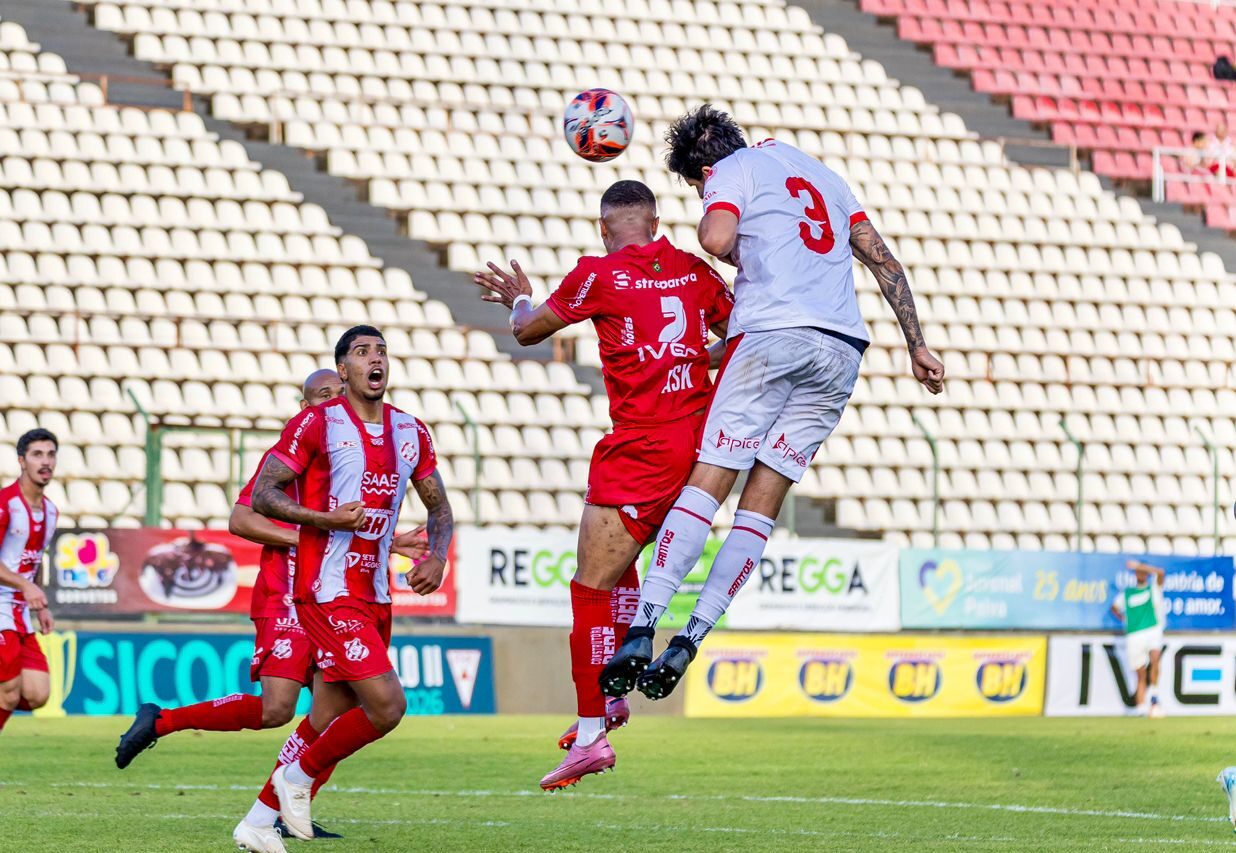 Coelho diz que Valério achou dois gols de bola parada; Paulinho Guará rebate: “soube entender o jogo”