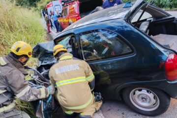 Motorista fica preso às ferragens após acidente na MG-129, entre Itabira e Nova Era
