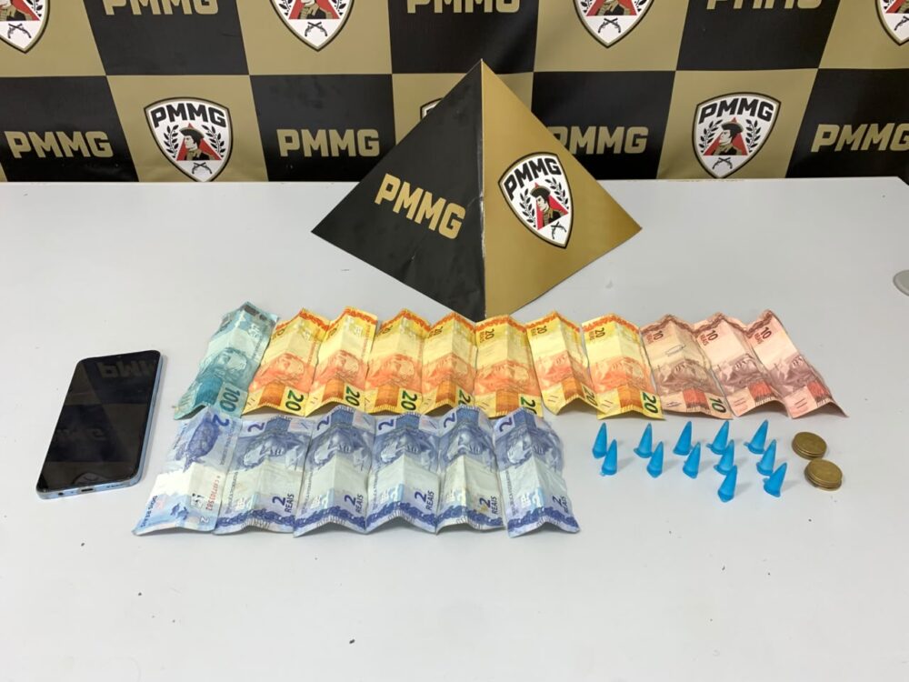 Jovem é preso com cocaína e dinheiro durante patrulhamento no Boa Esperança, em Itabira