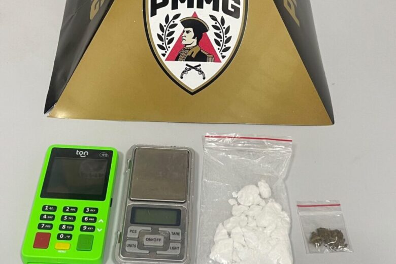 Polícia Militar apreende drogas e materiais ligados ao tráfico no Jardim das Oliveiras, em Itabira