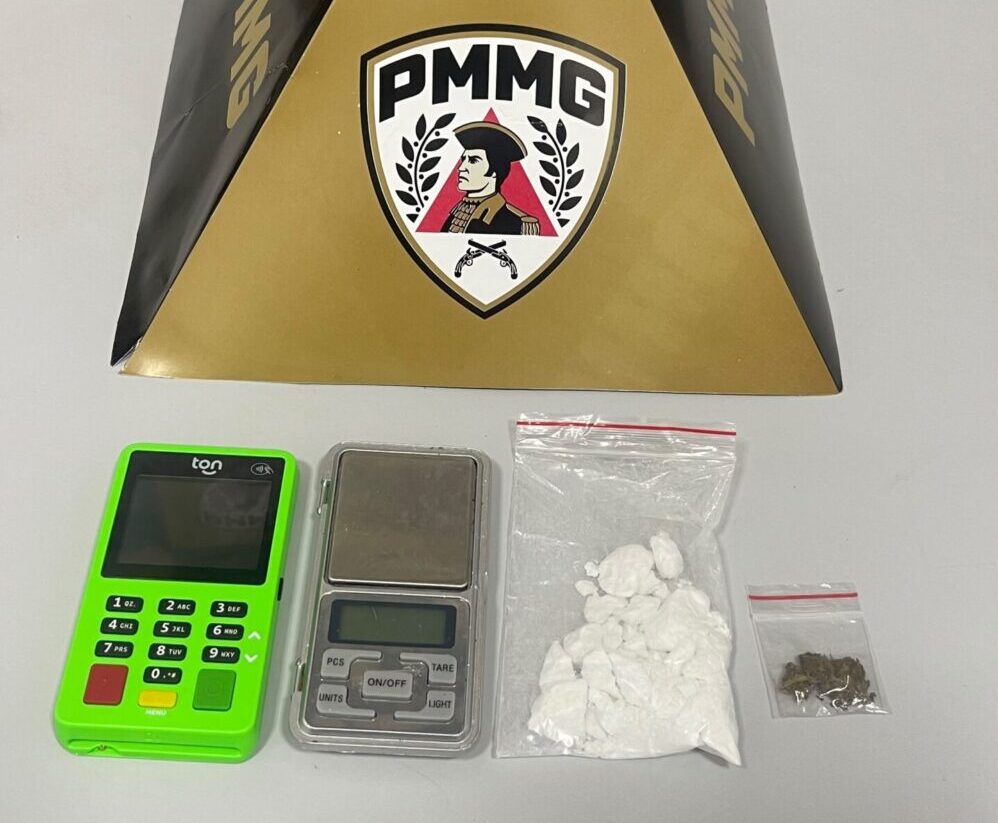 Polícia Militar apreende drogas e materiais ligados ao tráfico no Jardim das Oliveiras, em Itabira